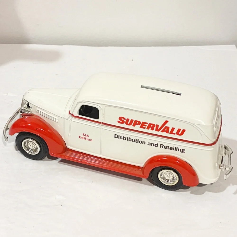 ERTL 1938 Panel Truck Bank SUPERVALU Distribution‎ Retailing Collectible Bank